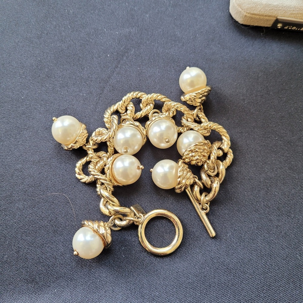 Signed SB Chunky Gold Tone Faux Pearl Charm Bracelet Toggle 8 Inch